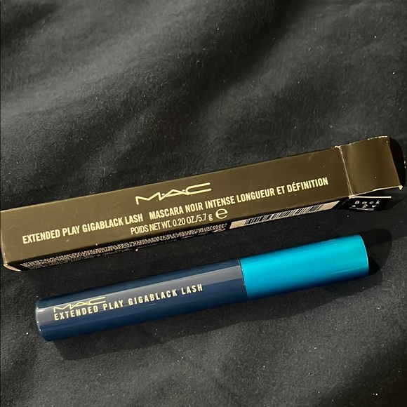 MAC Cosmetics Extended Play Gigablack Lash Mascara - Blue and Black - Picture 1 of 1